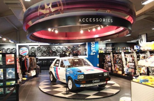 طراحی دکوراسیون داخلی نمایشگاه ماشین